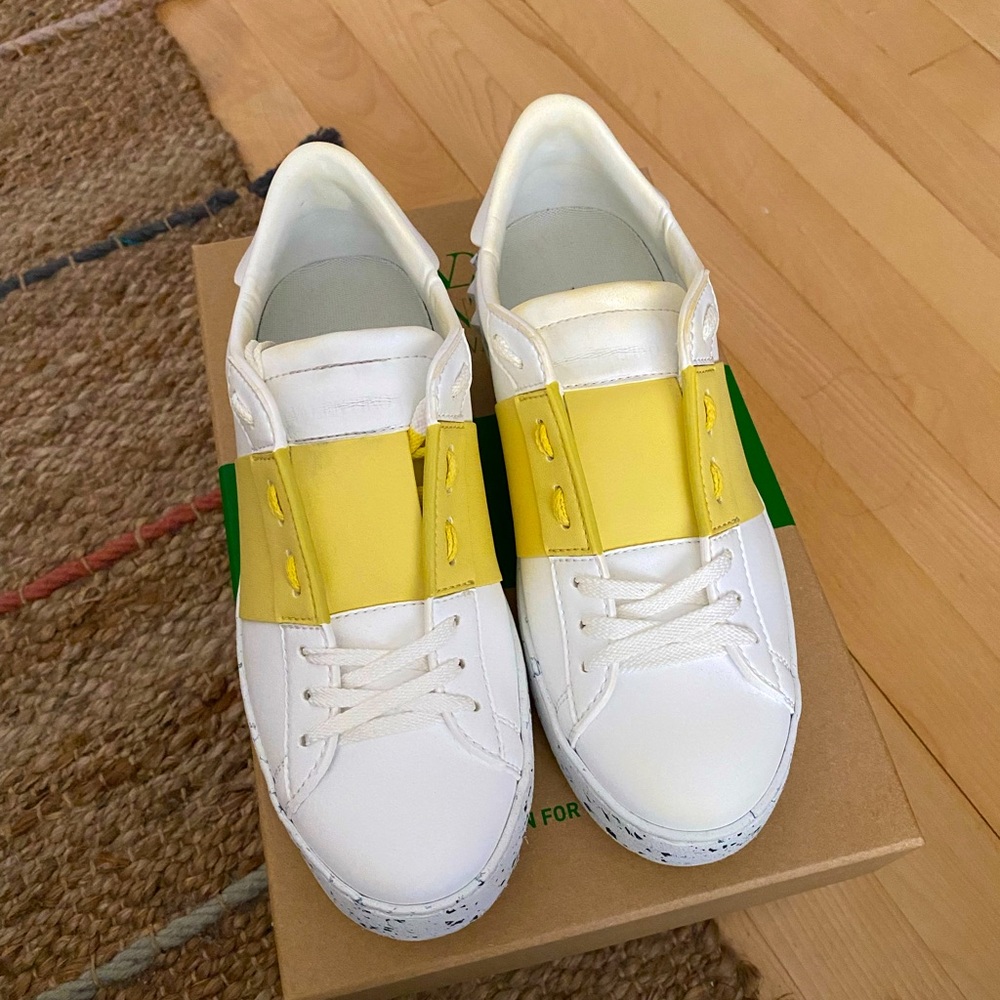 Selling Valentino sneakers